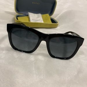 ✨NEW LISTING✨ Gucci Sunglasses 😎
